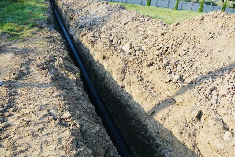 Втрати води зменшилися: у Калуші на завершальному етапі заміна трубопроводу (ФОТО)