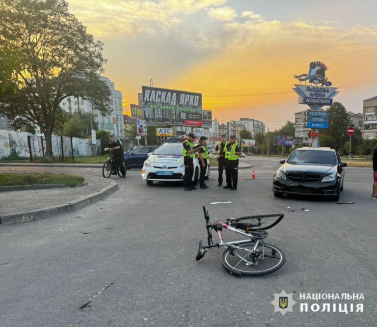 У Франківську водій авто збив велосипедиста (ФОТО) 1 457065733 513001171374117 5123286747894015401 n