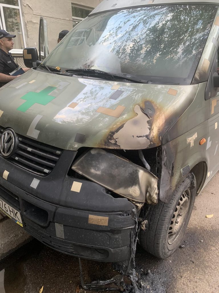 У Франківську невідомі намагалися підпалити авто волонтерів 8 457268206 8203207753091391 6390427291082334730 n