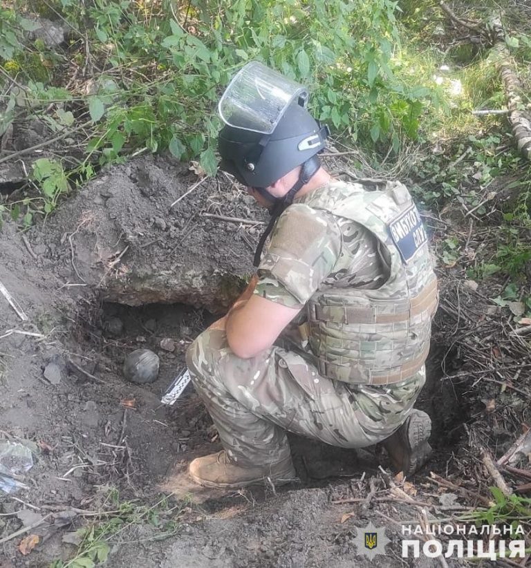 На Львівщині виявили понад десяток касетних боєприпасів, які не здетонували під час обстрілу (ФОТО) 11 457494169 916811417157297 2095140328906000967 n