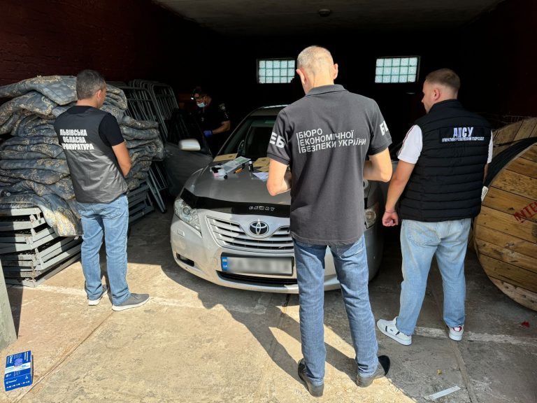 Львівські прикордонники затримали автомобіль, який перевозив підроблені 54 тисячі доларів (ФОТО) 9 457671503 842438991399865 4624546194345039155 n