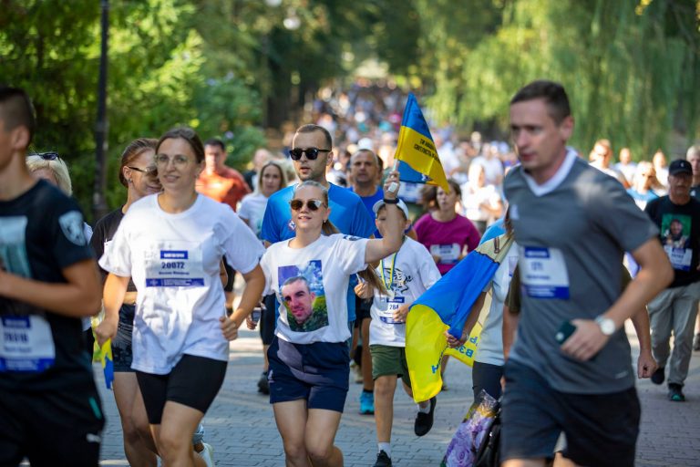 В Івано-Франківську відбувся всеукраїнський забіг "Шаную воїнів, біжу за Героїв України" (ФОТО) 7 457848556 1098774395152149 5370037404819145581 n