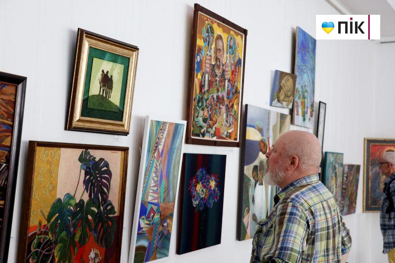 Люди Прикарпаття: на виставці франківських художників до Дня Незалежності (ФОТО) 11 5 6 scaled