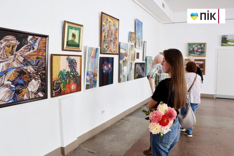 Люди Прикарпаття: на виставці франківських художників до Дня Незалежності (ФОТО) 32 6 5 scaled