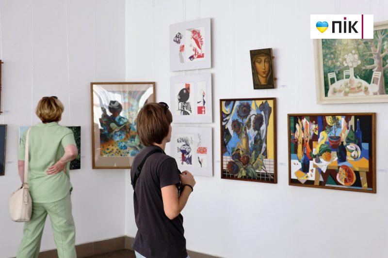 Люди Прикарпаття: на виставці франківських художників до Дня Незалежності (ФОТО) 30 IMG 0825 2 scaled