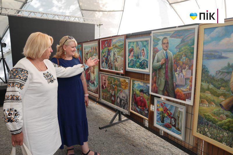 Люди Прикарпаття: на виставці художника Івана Гавриліва "Видатні постаті України" (ФОТО) 15 IMG 2604 2 scaled