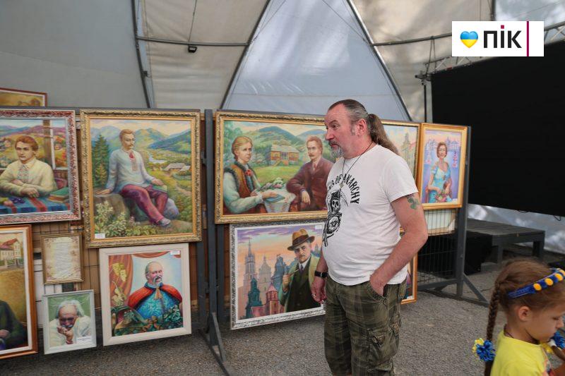 Люди Прикарпаття: на виставці художника Івана Гавриліва "Видатні постаті України" (ФОТО) 14 IMG 2641 2 scaled