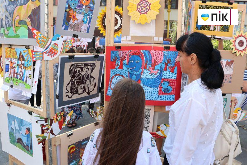 Люди Прикарпаття: на бібліофесті "Франко єднає" (ФОТО) 17 IMG 2682 2 scaled