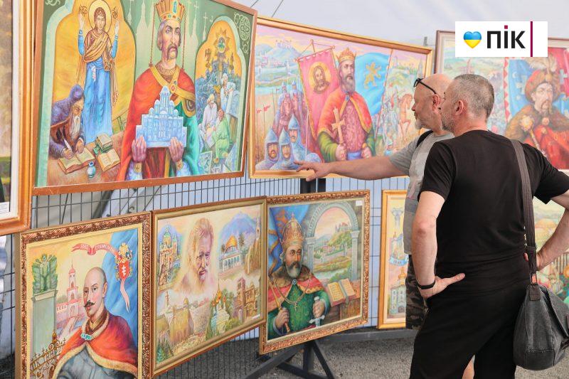 Люди Прикарпаття: на виставці художника Івана Гавриліва "Видатні постаті України" (ФОТО) 8 IMG 2747 2 scaled