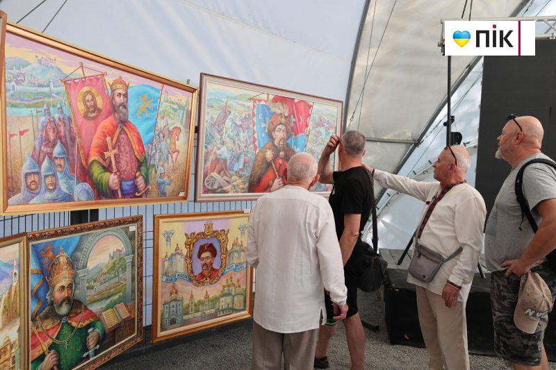 Люди Прикарпаття: на виставці художника Івана Гавриліва "Видатні постаті України" (ФОТО) 6 IMG 2771 2 scaled