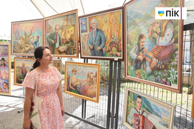 Люди Прикарпаття: на виставці художника Івана Гавриліва "Видатні постаті України" (ФОТО) 5 IMG 2793 2 scaled