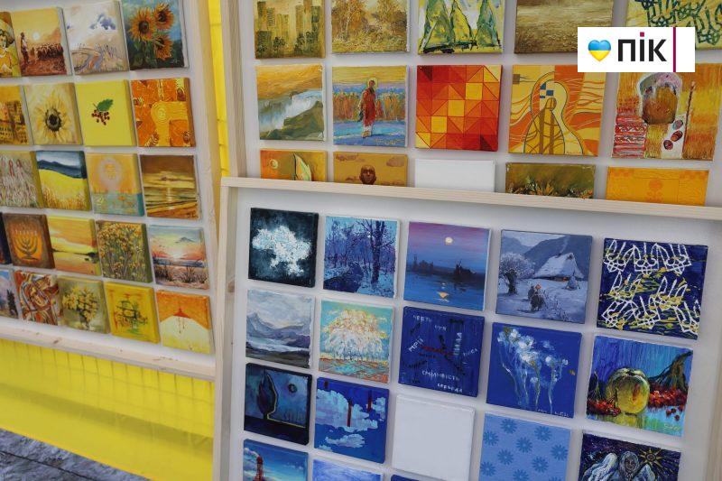 Люди Прикарпаття: благодійна виставка українських художників в Івано-Франківську (ФОТО) 12 IMG 2969 2 scaled