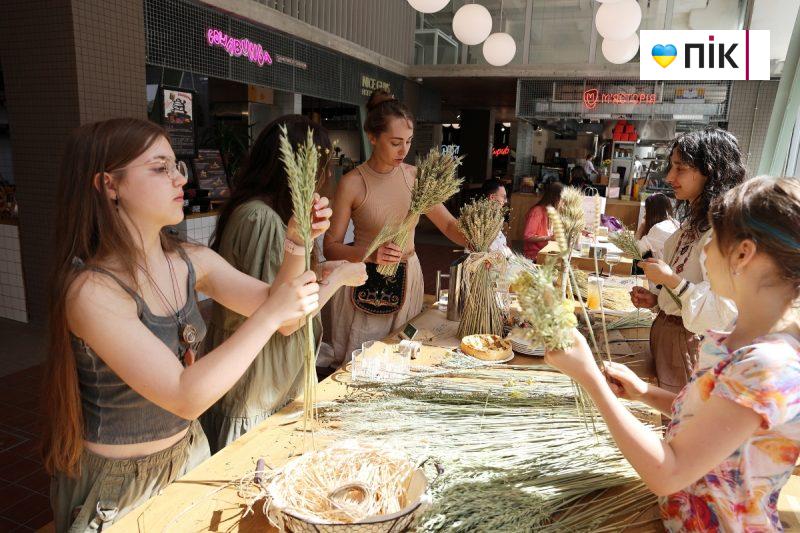 Ярмарок, музика та їжа: що цікавого відбувається на Благодійному фестивалі Незалежності (ФОТО) 7 IMG 4256 2 scaled