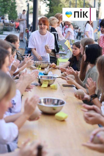 Ярмарок, музика та їжа: що цікавого відбувається на Благодійному фестивалі Незалежності (ФОТО) 18 IMG 4953 2 scaled