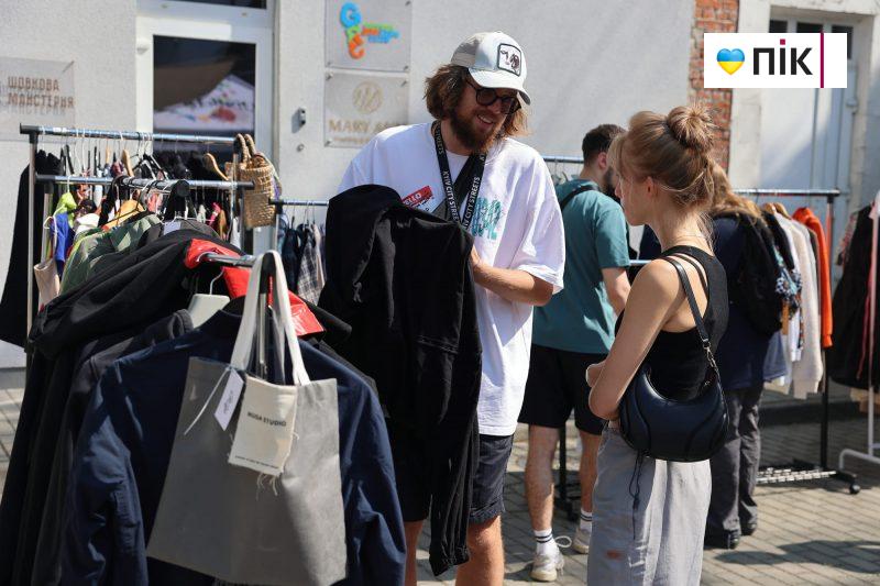 Люди Прикарпаття: вуличний фестиваль “Здибанка” в Івано-Франківську (ФОТО) 16 IMG 5889 2 scaled