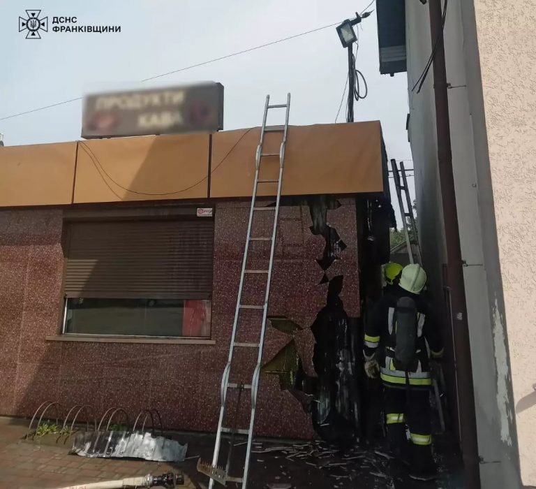 У Франківську горів продуктовий магазин 12 photo 5285135331823321621 y