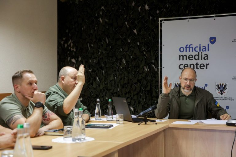 Шмигаль на Чернігівщині: виділяємо 2,7 мільярда гривень на відновлення у чотирьох областях 7 photo 5310133140997660042 y