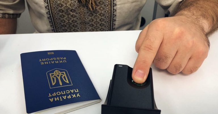 "Укрпошта" доставлятиме паспорти у дипломатичні установи України в різних країнах