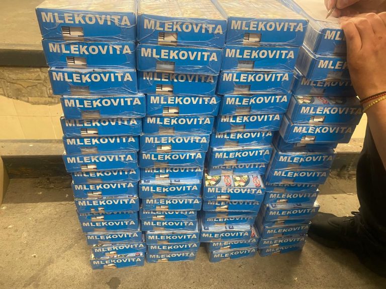 Жителька Львівщини хотіла незаконно перевезти через кордон пів тонни сиру (ФОТО)