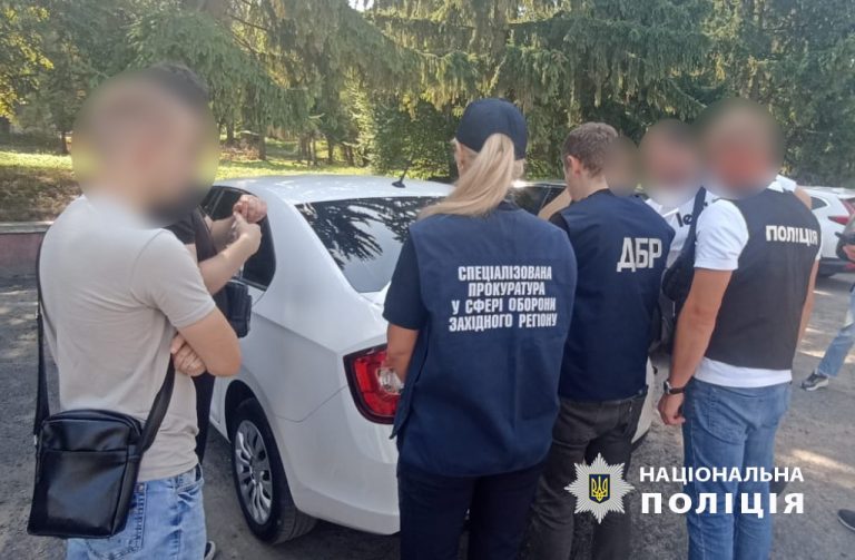 Львівський митник організував "схему" виїзду військовозобов'язаних чоловіків за кордон (ФОТО) 4 459109867 815088190776454 2053386053378407692 n