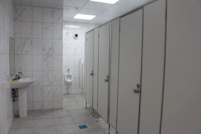У Коломийському ліцеї оновили вбиральні для молодших класів (ФОТО) 4 У Коломийському ліцеї оновили вбиральні для молодших класів (ФОТО)