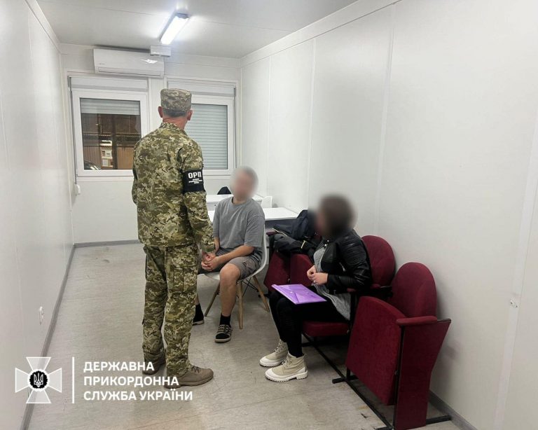 Не знав імені тещі: за кордон не випустили прикарпатця із дружиною (ФОТО) 4 460370829 859186799653525 4790760593532229892 n 1