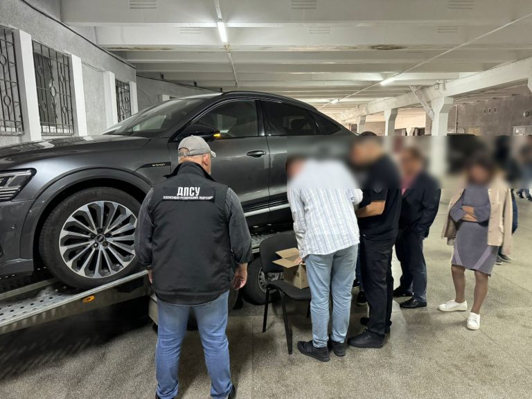 "Яблучна контрабанда": на Львівщині викрили незаконно завезену техніку Apple (ФОТО) 12 460886117 861214452855652 8054841113956264890 n