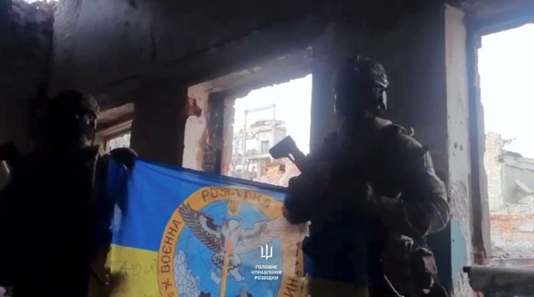 Підрозділи ГУР звільнили від окупантів Вовчанський агрегатний завод (ВІДЕО) 11 66f2bf0315e94 1 1200