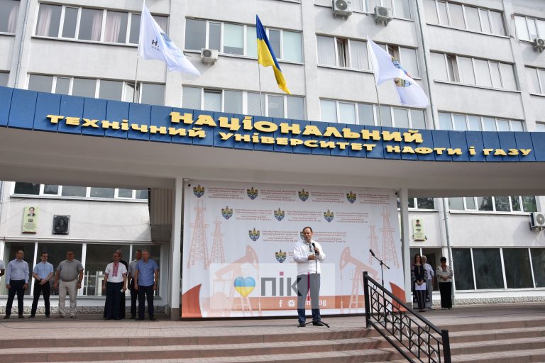 День знань в Івано-Франківському національному університеті нафти і газу (ФОТОРЕПОРТАЖ) 9 DSC 0092