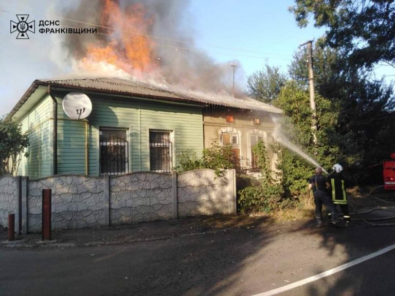 У Франківську горів житловий будинок (ФОТО) 12 FB IMG 1725299506327