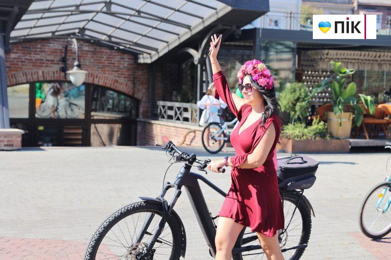 Феї, мавки, ельфійки: у Франківську відбувася 12-й велопарад дівчат (ФОТО) 3 IMG 7896 2 scaled