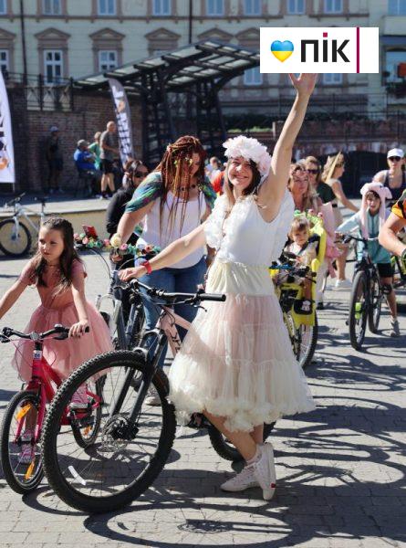 Феї, мавки, ельфійки: у Франківську відбувася 12-й велопарад дівчат (ФОТО) 19 IMG 8241 2 scaled