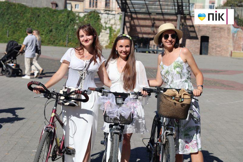 Феї, мавки, ельфійки: у Франківську відбувася 12-й велопарад дівчат (ФОТО) 10 IMG 8269 2 scaled
