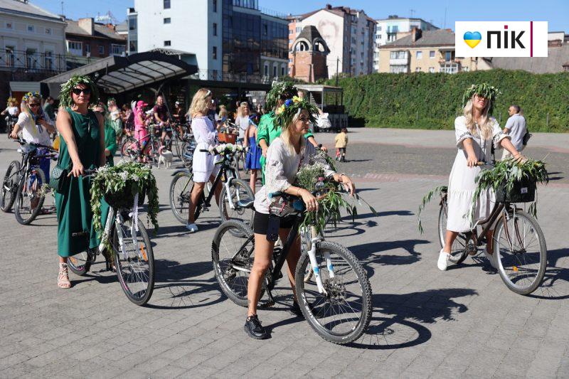 Феї, мавки, ельфійки: у Франківську відбувася 12-й велопарад дівчат (ФОТО) 13 IMG 8274 2 scaled
