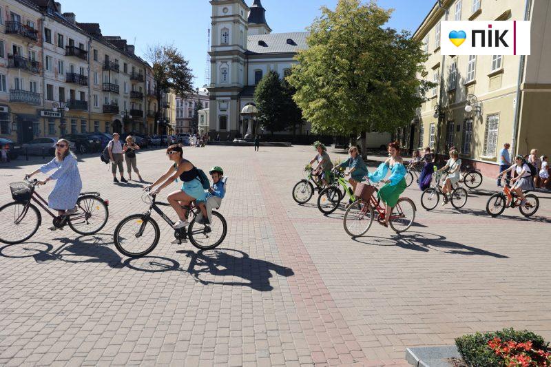 Феї, мавки, ельфійки: у Франківську відбувася 12-й велопарад дівчат (ФОТО) 25 IMG 8377 2 scaled