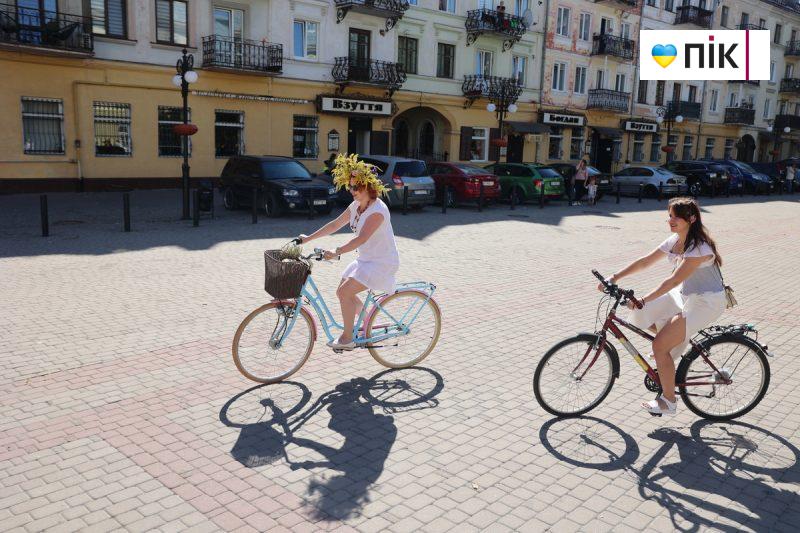 Феї, мавки, ельфійки: у Франківську відбувася 12-й велопарад дівчат (ФОТО) 26 IMG 8404 2 scaled