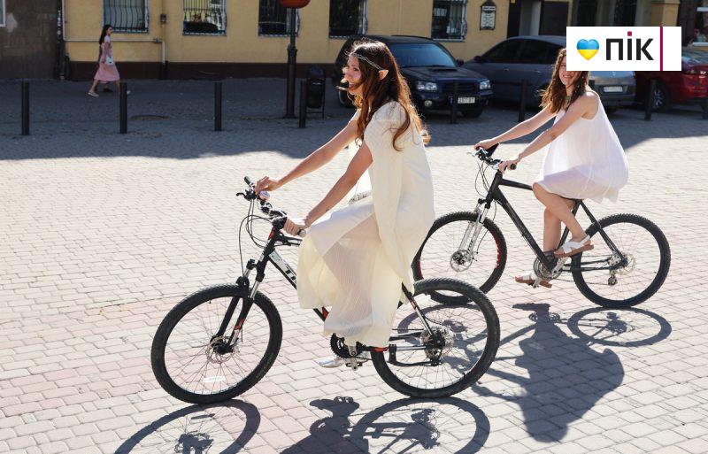 Феї, мавки, ельфійки: у Франківську відбувася 12-й велопарад дівчат (ФОТО) 27 IMG 8411 2 scaled