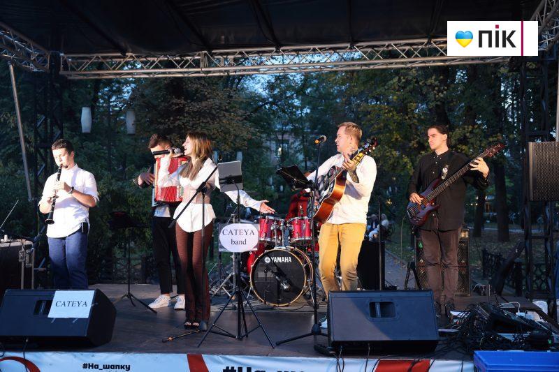 Люди Прикарпаття: на благодійному концерті "На шапку" у Франківську (ФОТО) 15 IMG 8647 1 scaled