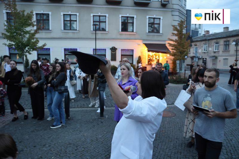 Люди Прикарпаття: на благодійному концерті "На шапку" у Франківську (ФОТО) 3 IMG 8647 14 scaled