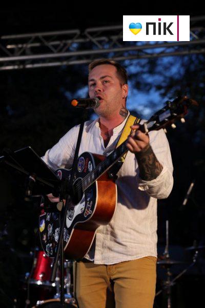 Люди Прикарпаття: на благодійному концерті "На шапку" у Франківську (ФОТО) 27 IMG 8647 18 scaled