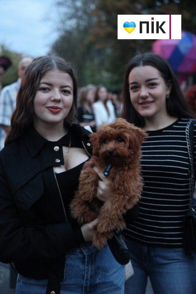 Люди Прикарпаття: на благодійному концерті "На шапку" у Франківську (ФОТО) 28 IMG 8647 19 scaled