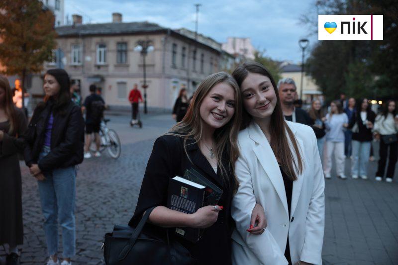 Люди Прикарпаття: на благодійному концерті "На шапку" у Франківську (ФОТО) 8 IMG 8647 20 scaled