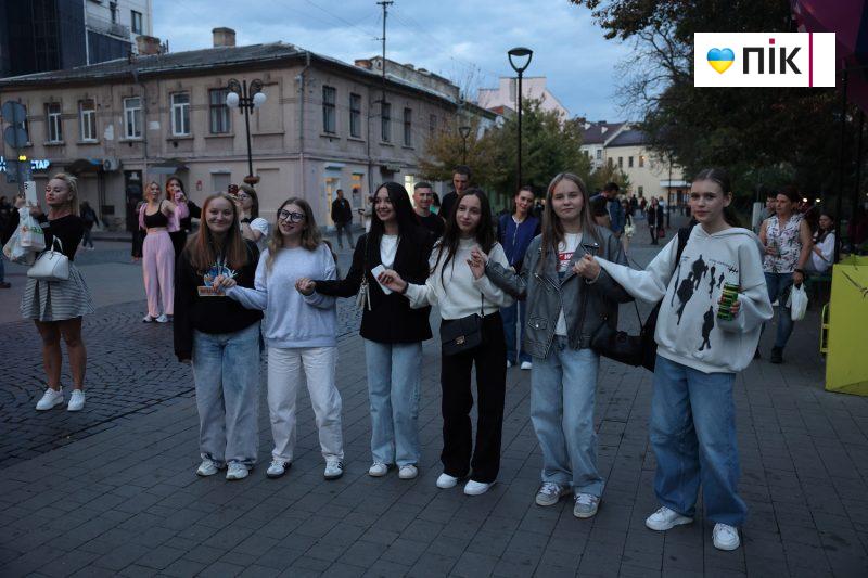 Люди Прикарпаття: на благодійному концерті "На шапку" у Франківську (ФОТО) 5 IMG 8647 22 scaled