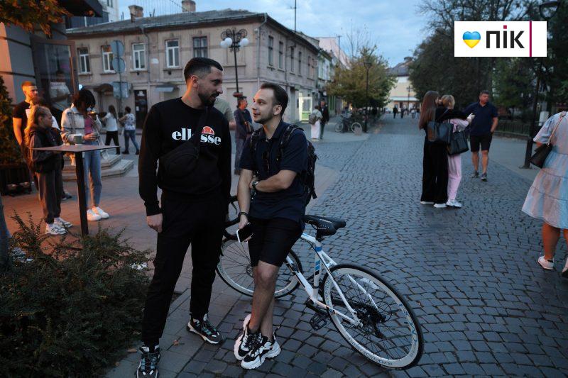 Люди Прикарпаття: на благодійному концерті "На шапку" у Франківську (ФОТО) 9 IMG 8647 25 scaled