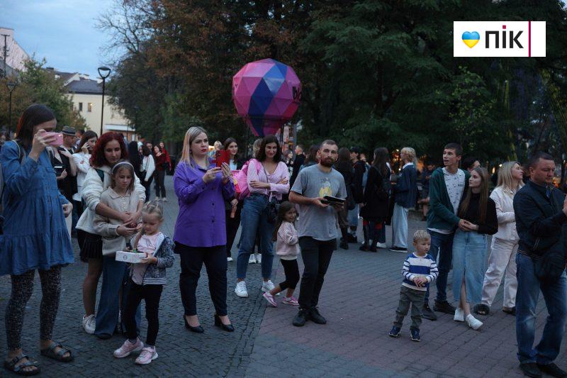 Люди Прикарпаття: на благодійному концерті "На шапку" у Франківську (ФОТО) 11 IMG 8647 27 scaled