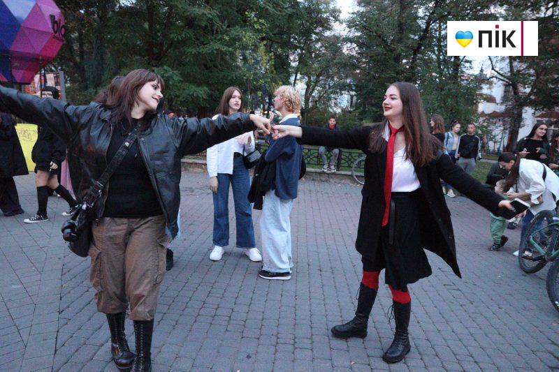 Люди Прикарпаття: на благодійному концерті "На шапку" у Франківську (ФОТО) 4 IMG 8647 28 scaled