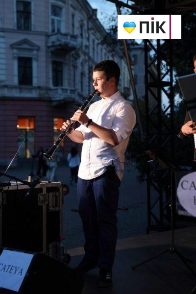 Люди Прикарпаття: на благодійному концерті "На шапку" у Франківську (ФОТО) 26 IMG 8647 3 scaled