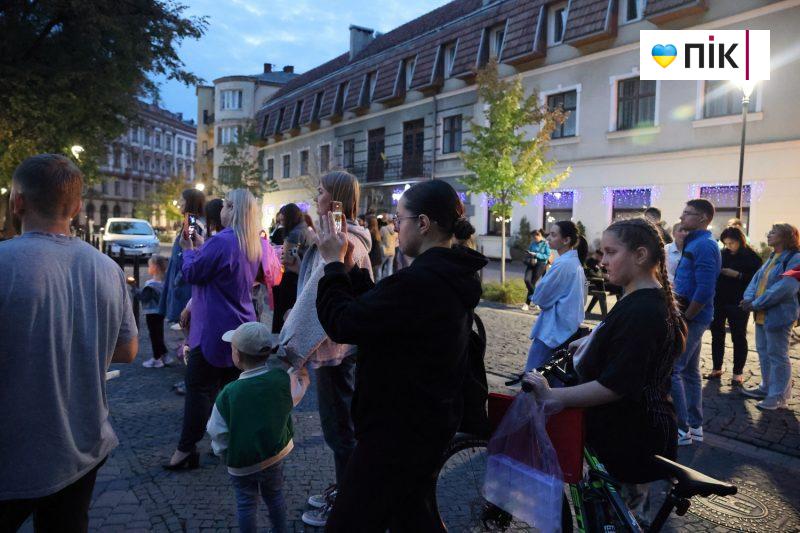 Люди Прикарпаття: на благодійному концерті "На шапку" у Франківську (ФОТО) 16 IMG 8647 31 scaled