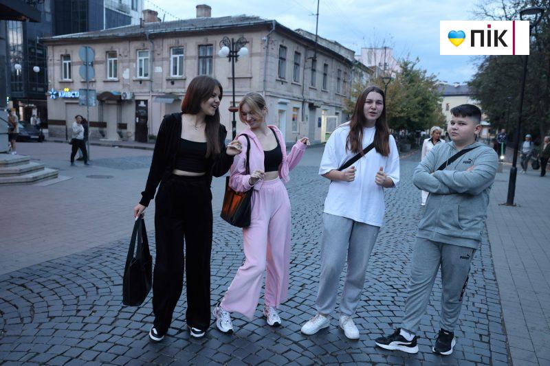 Люди Прикарпаття: на благодійному концерті "На шапку" у Франківську (ФОТО) 17 IMG 8647 6 scaled