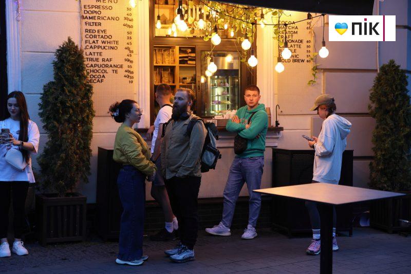 Люди Прикарпаття: на благодійному концерті "На шапку" у Франківську (ФОТО) 19 IMG 8647 8 scaled